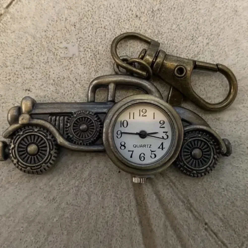 New Classic Car Key Chain Watch Creative Bronze Keychain, T1MIS